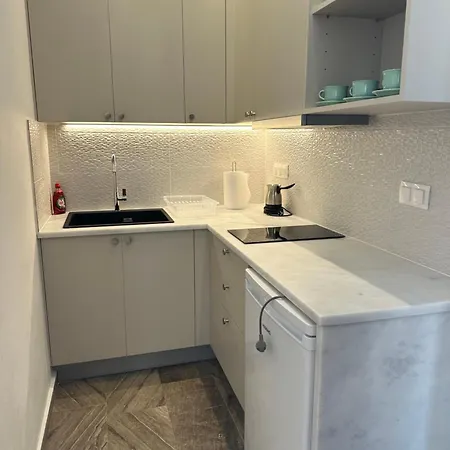 Angeliki's 3* פארוס