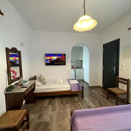 בית הארחה Angeliki's 3*