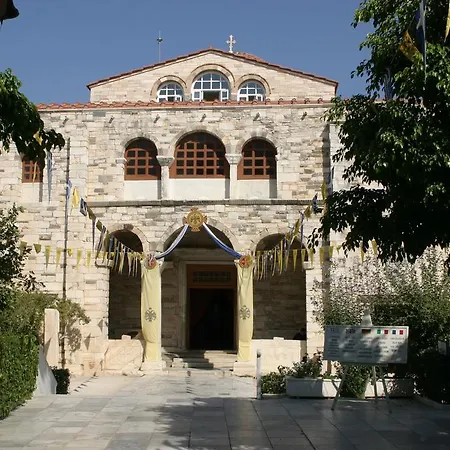 בית הארחה Angeliki's 3*