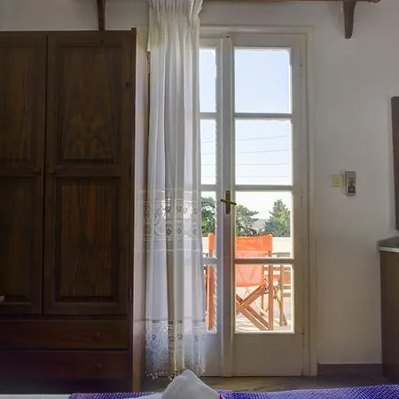 Angeliki's 3* פארוס