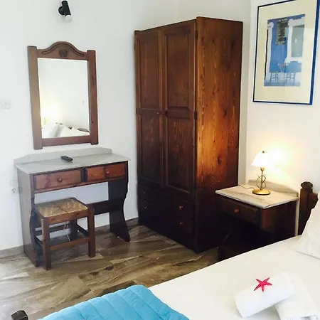 Angeliki's 3* פארוס