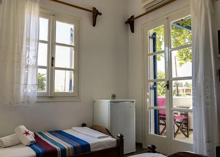 Angeliki's 3* Parikia (Paros)