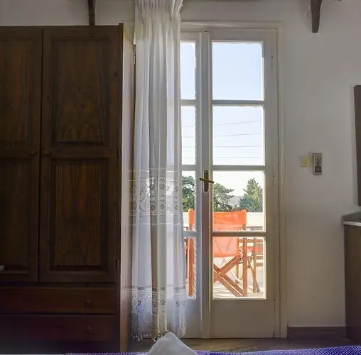 Angeliki's 3* Parikia (Paros)