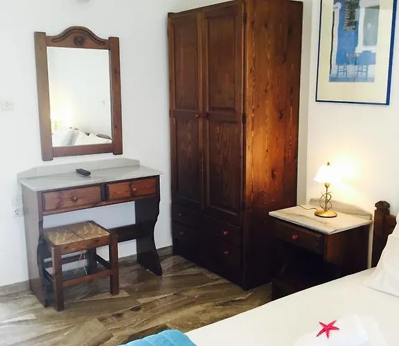 Angeliki's 3* Parikia (Paros)