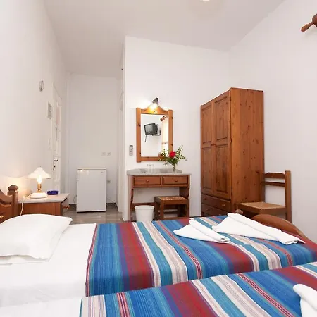 Angeliki's 3* Parikia (Paros)