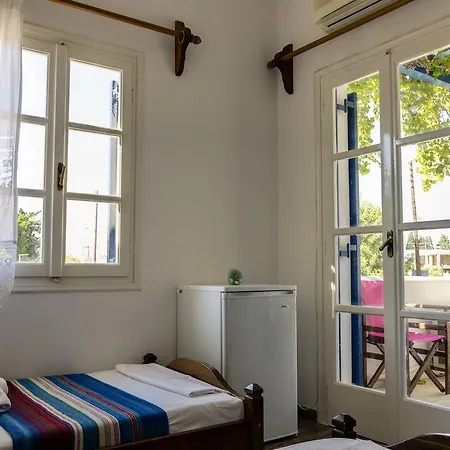 Angeliki's 3* Parikia (Paros)